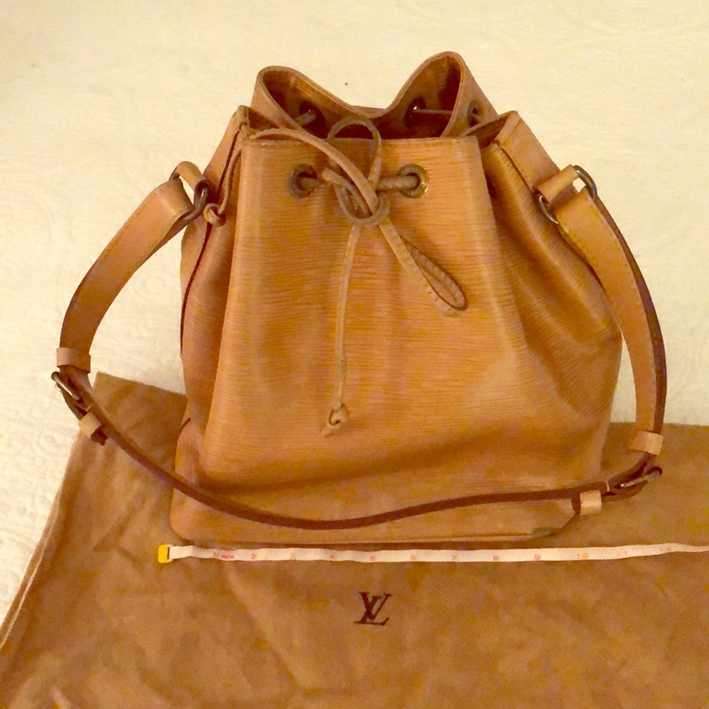 LOUIS VUITTON Noe Epi bucket drawstring bag